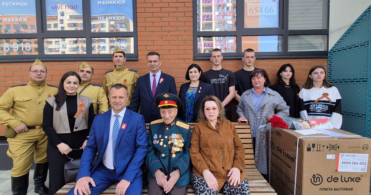 Чиновники поздравили ветерана, которого Симоньян звала жить у нее в Краснодаре