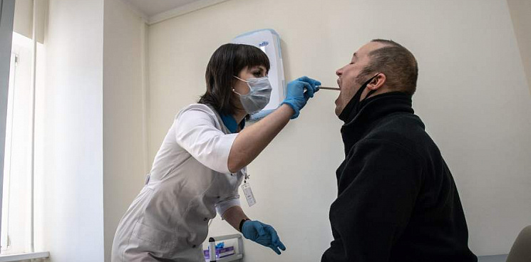 «Устали»: больше четверти медиков в России хотят уйти из профессии