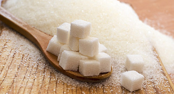 Дефицитный товар: пенсионерам рассказали о вреде сахара для организма