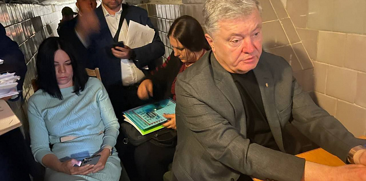 «Их дети будут сидеть по подвалам»: Порошенко заметили в метро Киева во время ракетного обстрела и напомнили о его способе победы над Донбассом 