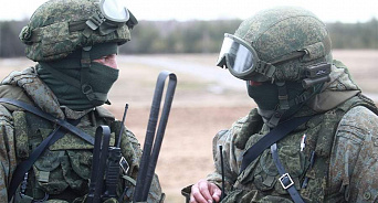 МО РФ публикует кадры поражения украинской баржи с десантом и запуск противокорабельной paкeты «Оникс» - ВИДЕО