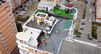 В кубанской столице на крышах многоэтажек возвели жилые коттеджи
