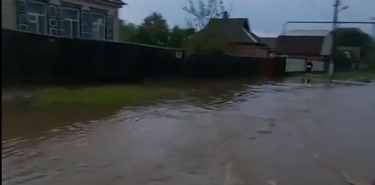 Затопленные дома и смерч: на Кубань снова обрушилась непогода