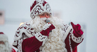 «Не нужна Ницца!» Дед Мороз с геленджичанами спел частушки против генплана