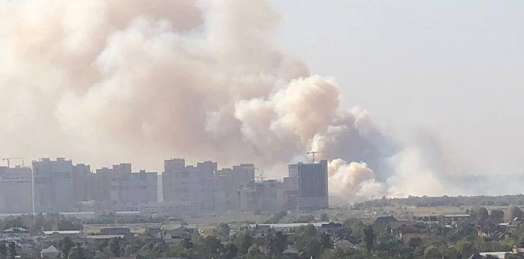 «Халатность или случайность?» В Краснодаре начался сильный пожар возле ЖК Достояние – ВИДЕО