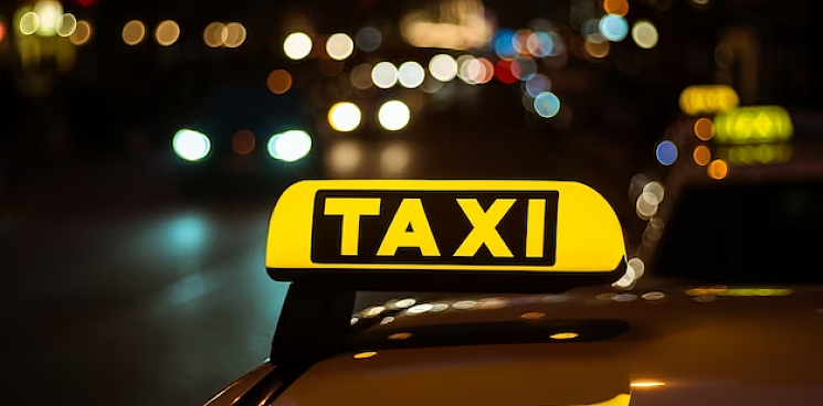 «Вы больные люди!» На Украине таксист высадил двух пассажирок, которые требовали обслуживать их на мове – ВИДЕО