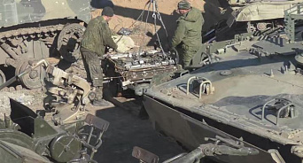Рембат ВС РФ чинит военную технику в Запорожской области, в это время российские БПЛА уничтожают танки ВСУ – ВИДЕО