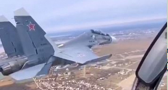 Пилоты истребителей поздравили россиян с Днём ВВС манёврами над Крымом – ВИДЕО 