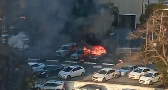 В Краснодарском крае на парковке сгорели дотла два полицейских автомобиля