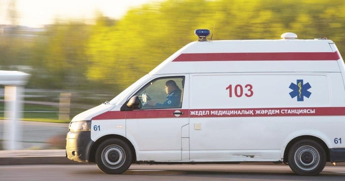  «Скорая ехала на вызов несколько часов? Возможно, водитель подрабатывает в доставке мебели!» В Севастополе водитель перевозил мебель в карете Скорой помощи - ВИДЕО