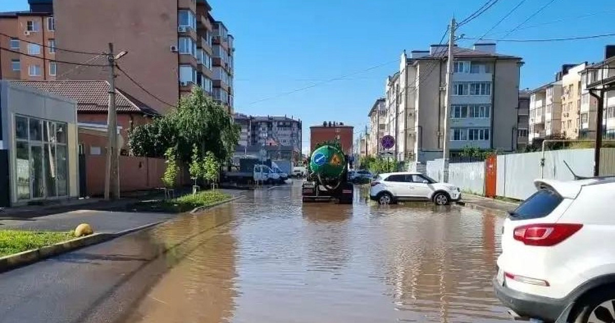 На ул. Московской в Краснодаре после подтопления нашли мусор и загрязнения