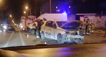 Пассажира и водителя такси зажало в салоне после ДТП в Краснодаре