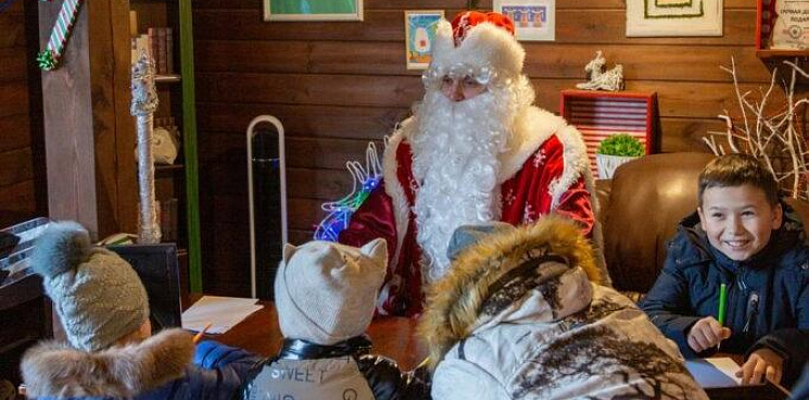 В Сочи к открытию готовят резиденцию Деда Мороза. Новогодний волшебник будет принимать с 20 декабря