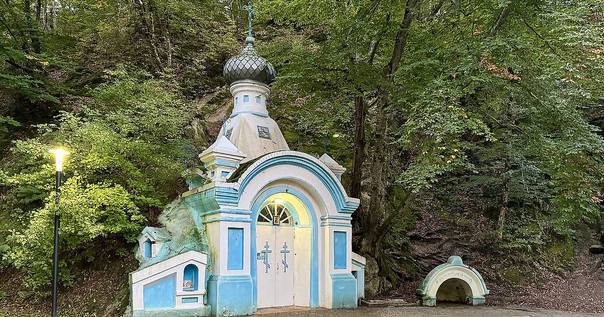 Две девочки упали со скалы в Горячем Ключе во время фотосессии