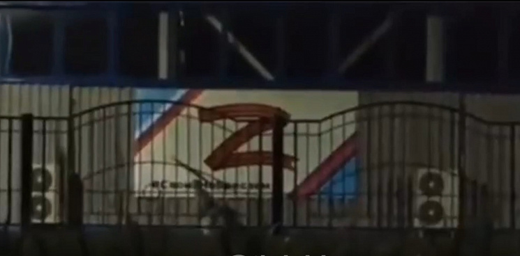 На Кубани полицейские разыскивают поджигателя баннера с буквой Z