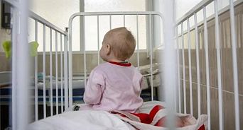 В  Челябинске двухлетнюю сироту закрыли в палате – своё поведение медики объясняют отсутствием персонала