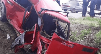 В Абинском районе Ваз столкнулся с пассажирской газелью: двое погибших