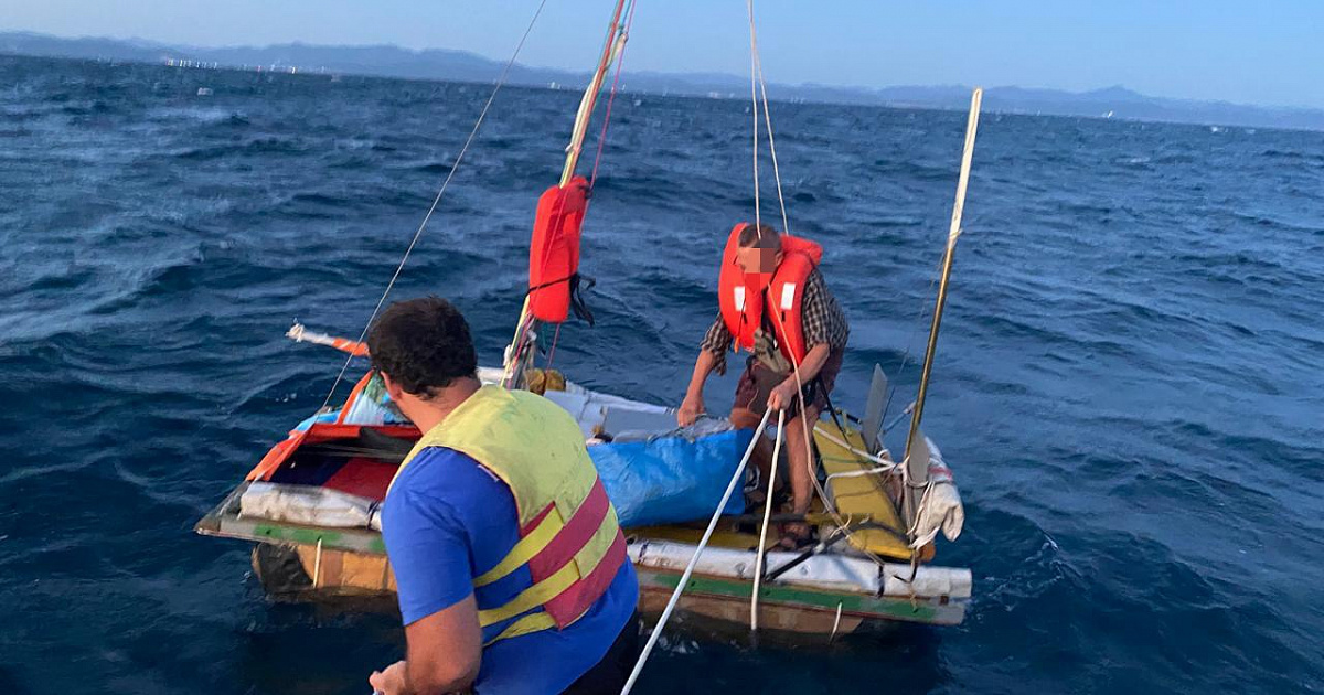 Туриста из Краснодара унесло в море на самодельном плоту