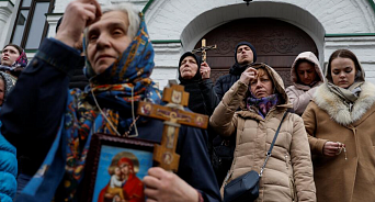 «Русских не существует! Храмов на Украине у них тоже нет!» Раскольники УПЦ захватывают православные храмы, а власти считают, что у русских «нужно ущемлять» – ВИДЕО