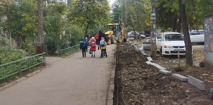 В Краснодаре построят тротуар для школьников