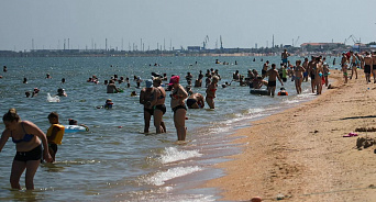 Безопасность важнее или прибыль? В Госдуме предложили закрыть пляжи на курортах Кубани и в Севастополе