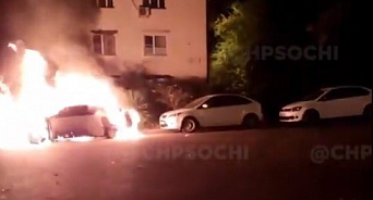 Правоохранители проверят версию поджога автомобиля у горбольницы в Сочи