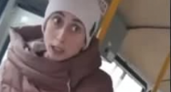В Краснодаре в маршрутке женщина отказалась надевать маску и ударила ей ребёнка