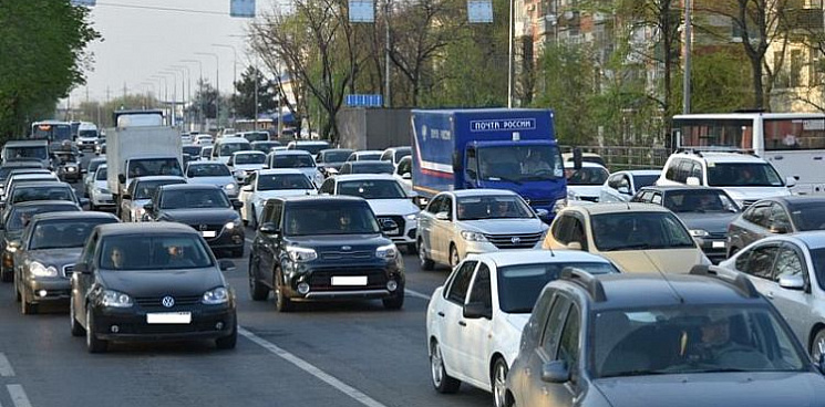 «Подождите немного»: власти Краснодара обещают, что через 12 лет в городе будет меньше пробок, а в гортранспорте станет свободнее