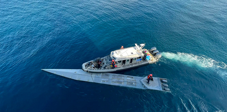 «Подлодка-призрак»: колумбийские моряки обнаружили в Тихом океане подлодку с мертвецами и кокаином