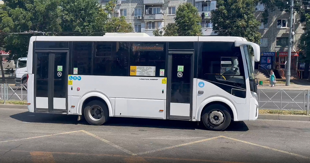 Тонировка краснодарских автобусов не спасает от жары 
