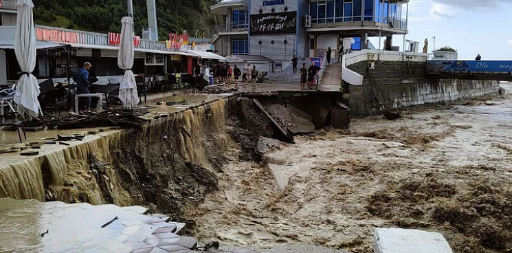«Их дом снесло мощным потоком воды»: на Кубани в Туапсинском районе во время потопа пропали четверо человек, стали известны их имена – ВИДЕО