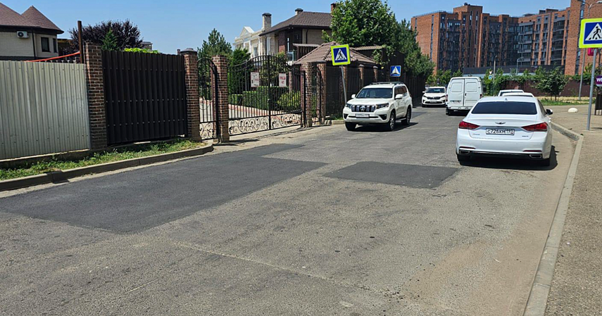 Ямы на 330 участках дорог ликвидировали в Краснодаре с начала года