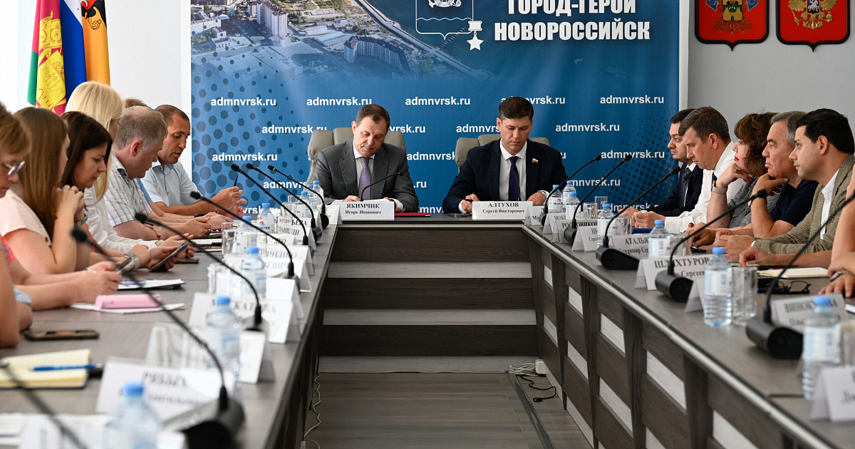 «Не хватает рабочих рук!» Предприниматели Новороссийска пожаловались на дефицит поваров, швей, сварщиков и других специалистов