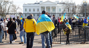 «Не будет переговоров – не будет Украины!» В Европе на митингах требуют переговоры с Россией и перестать финансировать Киев – ВИДЕО 