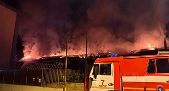 В Адлере ликвидировали пожар в частном доме площадью 1,4 тыс. кв. м