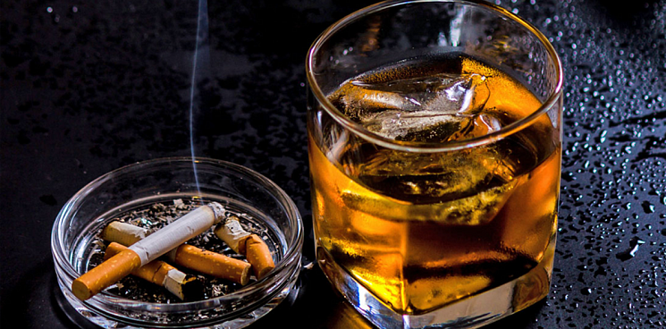 «Всем переходить на ЗОЖ!» С 2024 года в Краснодаре поднимут цены на табачную и алкогольную продукцию