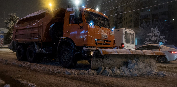В Краснодаре за ночь расчистили все основные дороги города