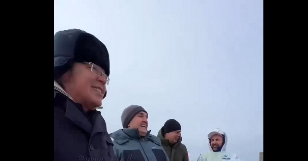 В Анапе советник губернатора посмеялся над волонтёрами, которые собирают мазут