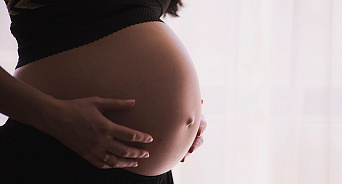 «Мобилизован в утробе матери»: украинская беженка запустила флешмоб для беременных