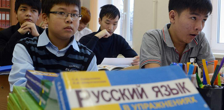 В Московской области в День защитника Отечества детей мигрантов наградили грамотами - они успешно изучают Коран