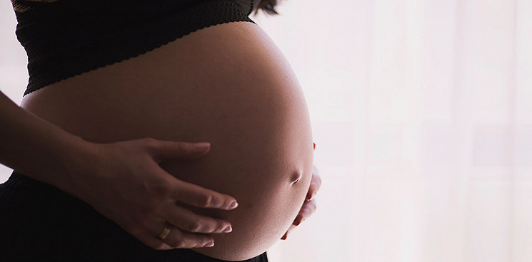«Мобилизован в утробе матери»: украинская беженка запустила флешмоб для беременных