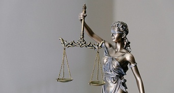 Адыгейский суд назначил грабителю, избившему девушку, 420 часов работ