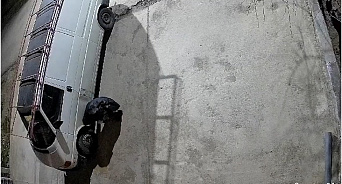 Появилось видео задержания жителя Краснодара, который подложил бомбу под машину своего родственника