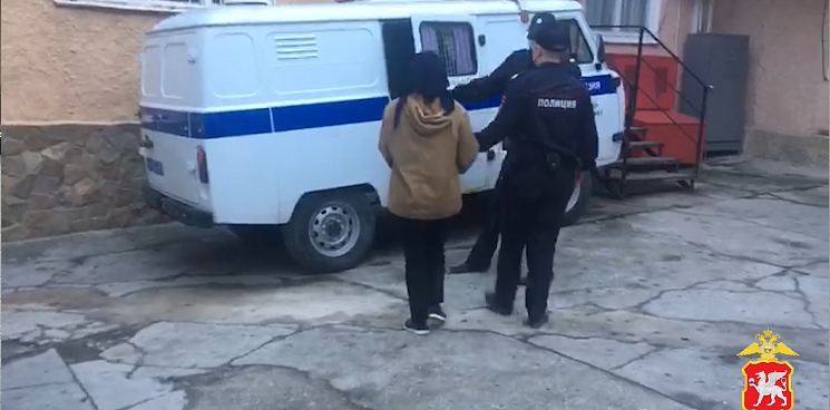 В Крыму задержали женщину за осквернение могилы бойца, павшего на Украине