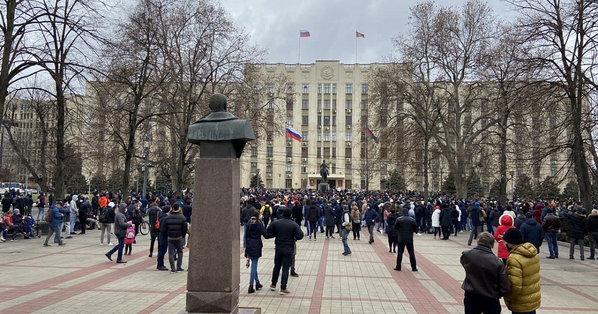 В Краснодаре прошли несанкционированные шествие и митинг