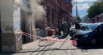 В Краснодаре на улице Красноармейской взорвался бар, есть пострадавший - ВИДЕО
