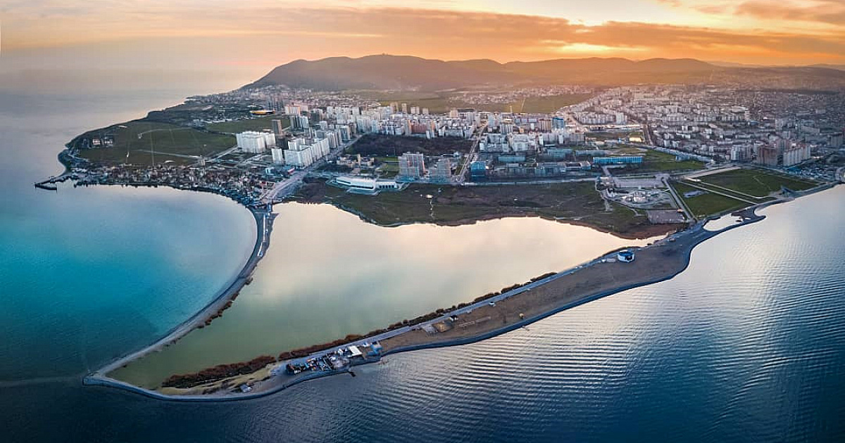 «Грязь, разруха и нищета, но тепло и есть море!» Блогерша переехала в Новороссийск и рассказала о «плюсах» и «минусах» города