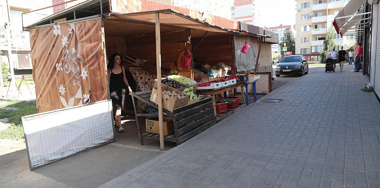«Из-за стихийной торговли микрорайон выглядит как базар»: в Краснодаре очистят от ларьков территорию вокруг Изумрудного сквера