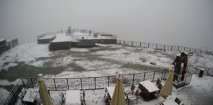 У природы нет плохой погоды: в Сочи выпал снег
