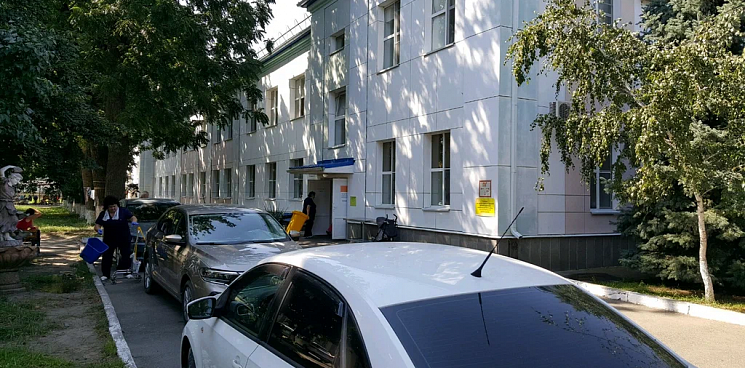 В Детской краевой больнице Краснодара после скандальных видео малышей больше не размещают в коридорах